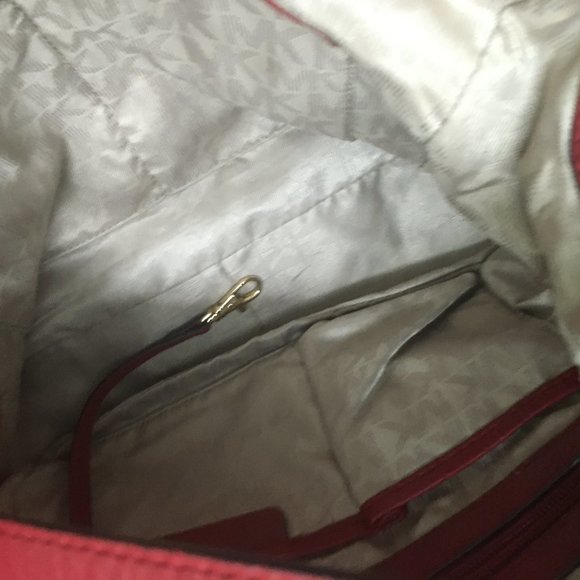 Authentic Michael Kors Medium Slouchy Cherry Leather Shoulder Bag - Picture 5 of 15